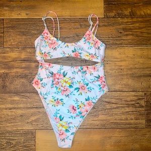 Forever 21 one piece bathing suit! Super good condition!!